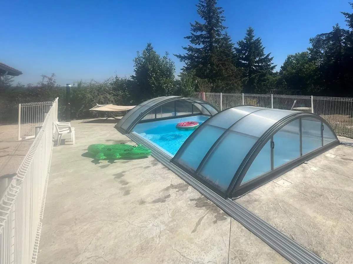 Gite Atypique Avec Piscine Couverte En Ete Saint-Apollinaire-de-Rias 0*,  France