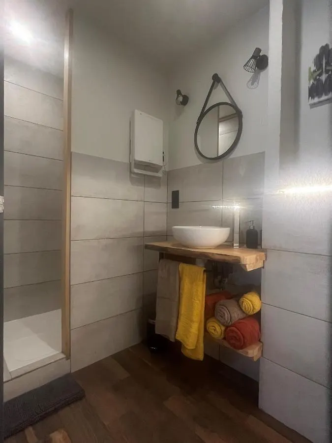 Gite Atypique Avec Piscine Couverte En Ete Saint-Apollinaire-de-Rias